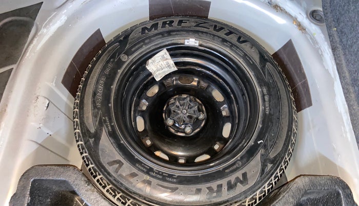 2016 Volkswagen Vento HIGHLINE 1.6 MPI, Petrol, Manual, 88,515 km, Spare Tyre