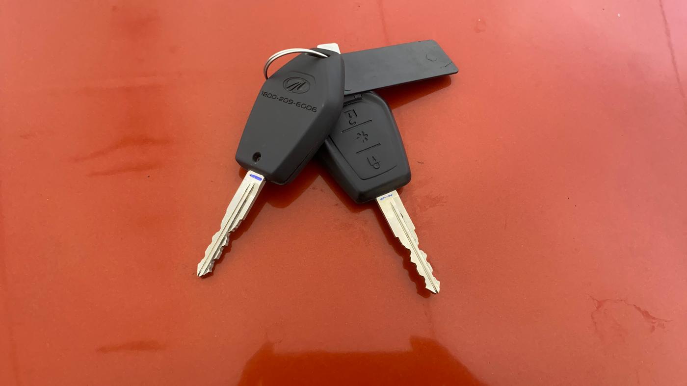 2018 Mahindra TUV300 T10, Diesel, Manual, 63,280 km, Key Close Up