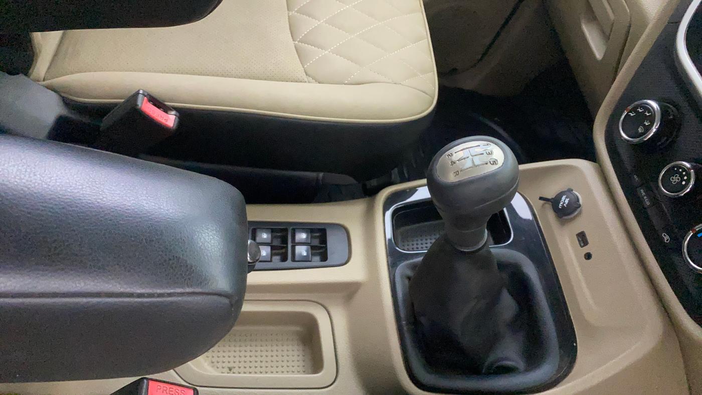 2018 Mahindra TUV300 T10, Diesel, Manual, 63,280 km, Gear Lever