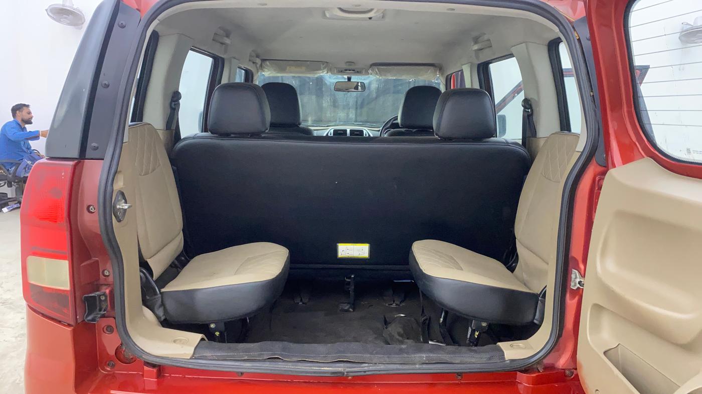 2018 Mahindra TUV300 T10, Diesel, Manual, 63,280 km, Boot Inside