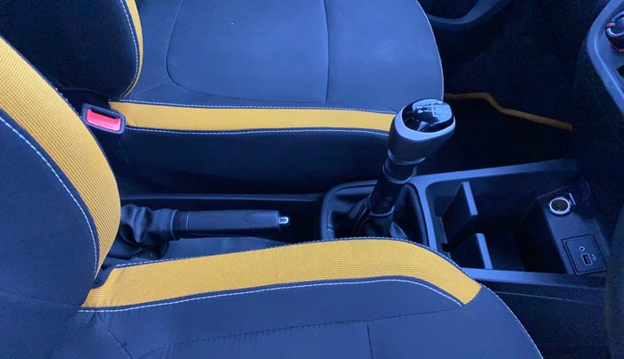 2023 Renault Kwid CLIMBER MT 1.0, Petrol, Manual, 3,688 km, Gear Lever