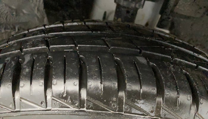 2023 Renault Kwid CLIMBER MT 1.0, Petrol, Manual, 3,688 km, Right Front Tyre Tread