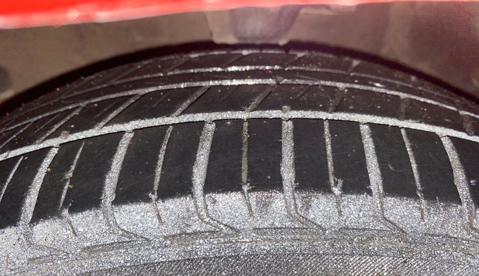 2013 Hyundai i10 MAGNA 1.2, Petrol, Manual, 48,585 km, Left Front Tyre Tread