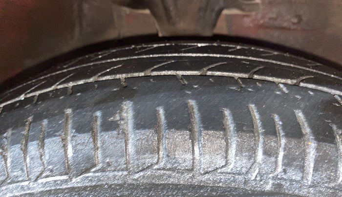 2013 Hyundai i10 MAGNA 1.2, Petrol, Manual, 48,585 km, Right Front Tyre Tread