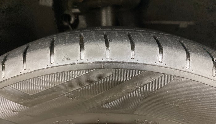 2022 Tata PUNCH CREATIVE  AMT, Petrol, Automatic, 29,558 km, Right Front Tyre Tread