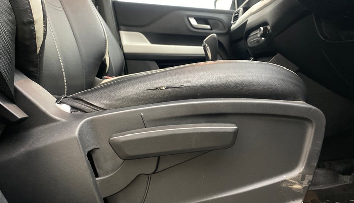 2022 Tata PUNCH CREATIVE  AMT, Petrol, Automatic, 29,558 km, Driver Side Adjustment Panel