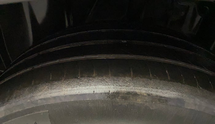 2020 Nissan Kicks XV PREMIUM TURBO 1.3, Petrol, Manual, 94,780 km, Left Rear Tyre Tread