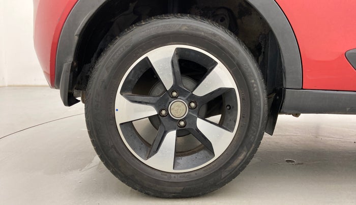 2018 Tata NEXON XZ PLUS PETROL DUAL TONE, Petrol, Manual, 38,137 km, Right Rear Wheel