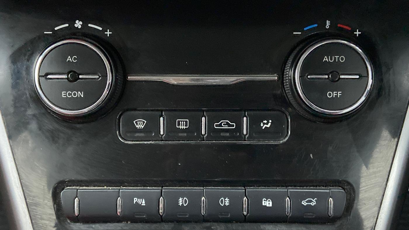 2018 Tata NEXON XZ PLUS PETROL DUAL TONE, Petrol, Manual, 38,137 km, Automatic Climate Control