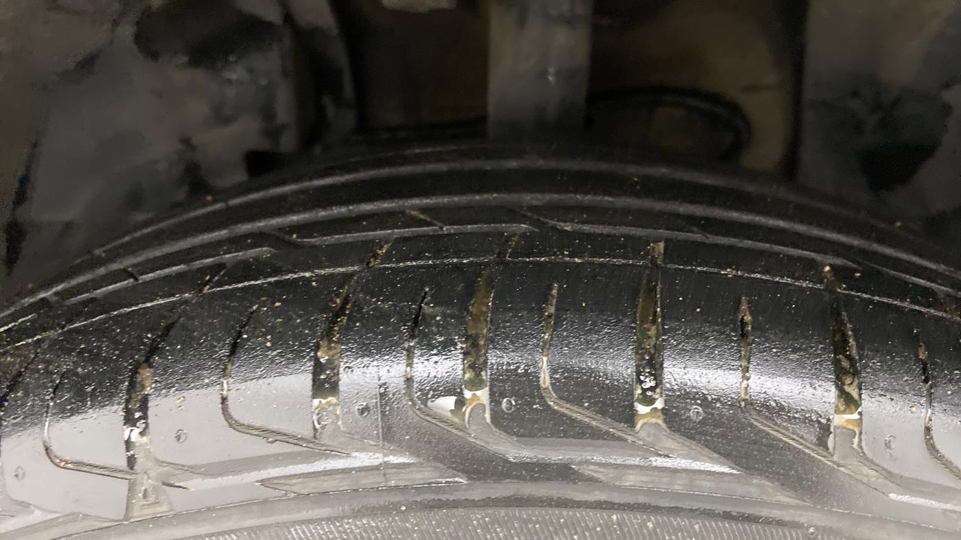 2018 Tata NEXON XZ PLUS PETROL DUAL TONE, Petrol, Manual, 38,137 km, Left Front Tyre Tread