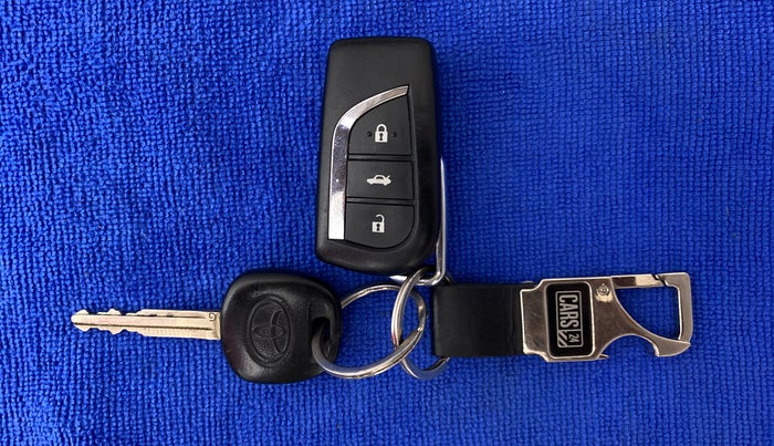 2018 Toyota YARIS J MT, Petrol, Manual, 19,785 km, Key Close Up