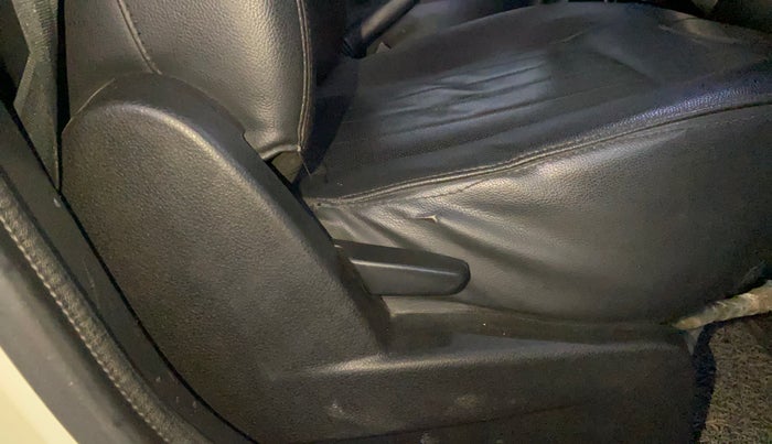 2018 Nissan Terrano XV PREMIUM D, Diesel, Manual, 44,407 km, Driver Side Adjustment Panel