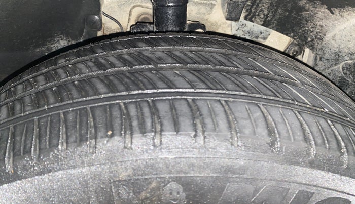 2018 Nissan Terrano XV PREMIUM D, Diesel, Manual, 44,407 km, Right Front Tyre Tread