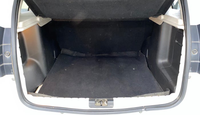 2018 Nissan Terrano XV PREMIUM D, Diesel, Manual, 44,407 km, Boot Inside