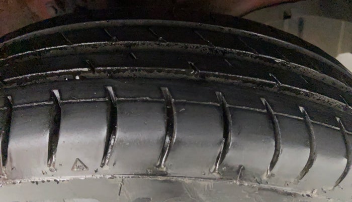 2017 Maruti Wagon R 1.0 LXI CNG, CNG, Manual, 42,232 km, Left Front Tyre Tread