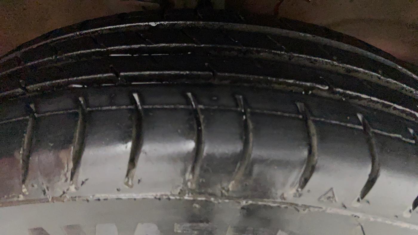 2017 Maruti Wagon R 1.0 LXI CNG, CNG, Manual, 42,232 km, Right Front Tyre Tread