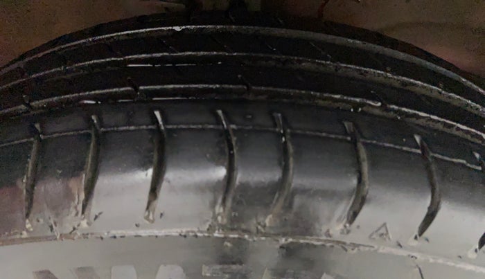 2017 Maruti Wagon R 1.0 LXI CNG, CNG, Manual, 42,232 km, Right Front Tyre Tread
