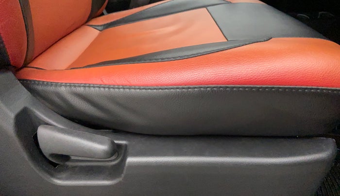 2017 Maruti Wagon R 1.0 LXI CNG, CNG, Manual, 42,232 km, Driver Side Adjustment Panel