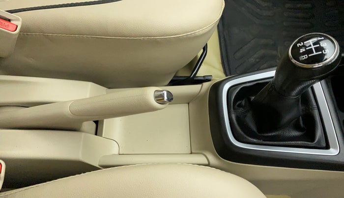 2018 Maruti Dzire VDI, Diesel, Manual, 33,421 km, Gear Lever
