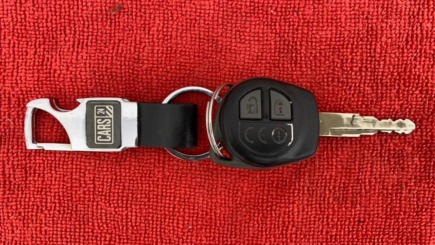 2018 Maruti Dzire VDI, Diesel, Manual, 33,421 km, Key Close Up