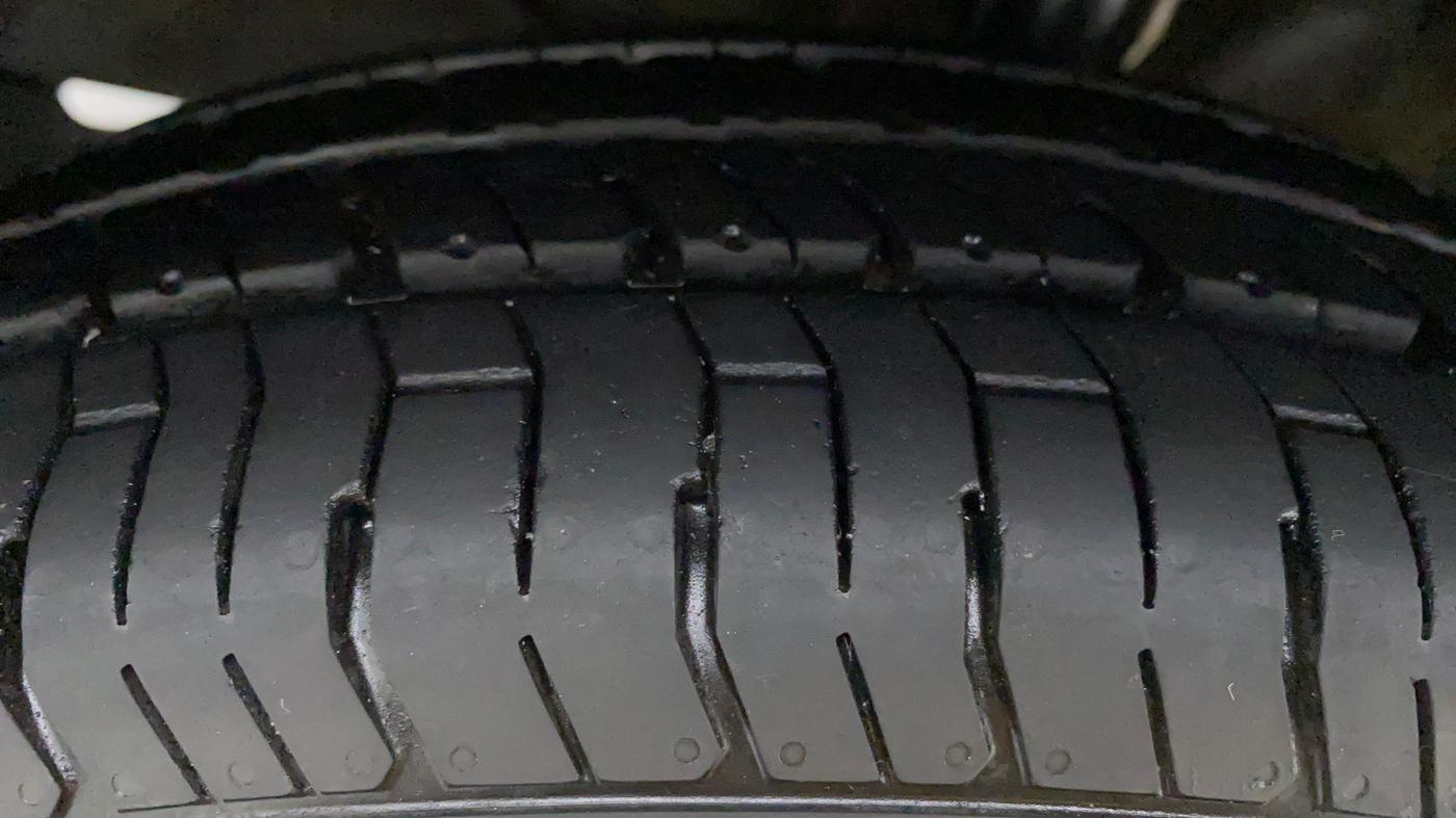 2018 Maruti Dzire VDI, Diesel, Manual, 33,421 km, Left Front Tyre Tread