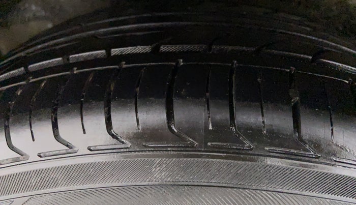 2017 Honda WR-V 1.2 i-VTEC VX MT, Petrol, Manual, 66,933 km, Right Rear Tyre Tread