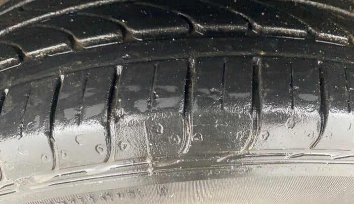 2015 Hyundai Grand i10 MAGNA 1.2 KAPPA VTVT, Petrol, Manual, 40,451 km, Left Front Tyre Tread