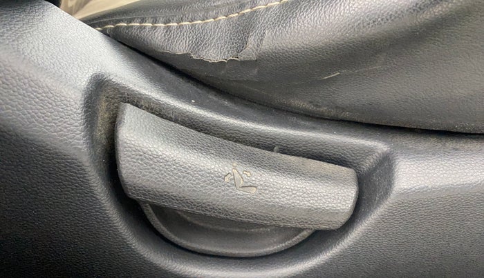 2015 Hyundai Grand i10 MAGNA 1.2 KAPPA VTVT, Petrol, Manual, 40,451 km, Driver Side Adjustment Panel