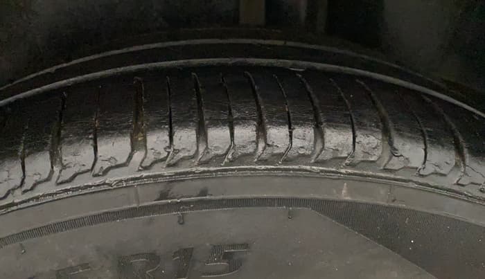2016 Maruti Ciaz VDI+ SHVS, Diesel, Manual, 79,947 km, Left Rear Tyre Tread