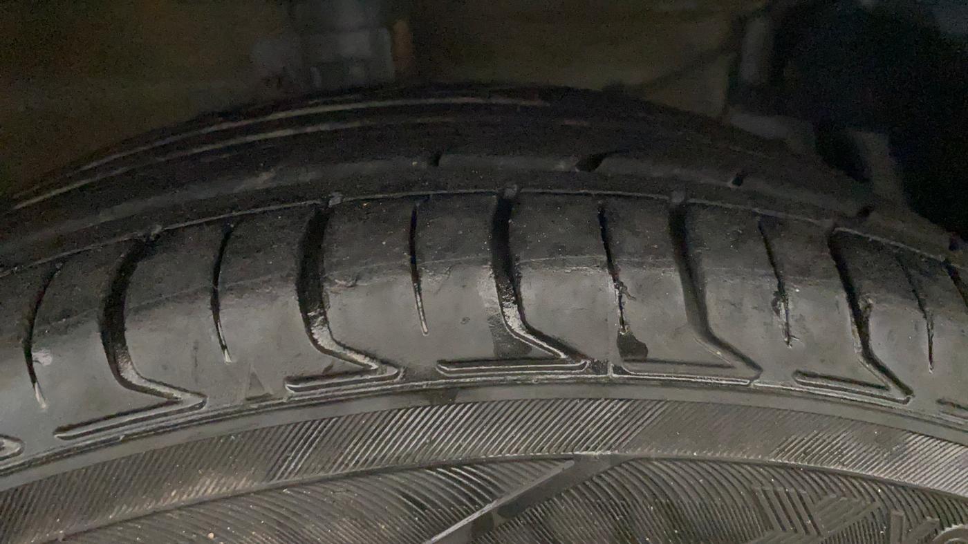 2016 Maruti Ciaz VDI+ SHVS, Diesel, Manual, 79,947 km, Right Front Tyre Tread