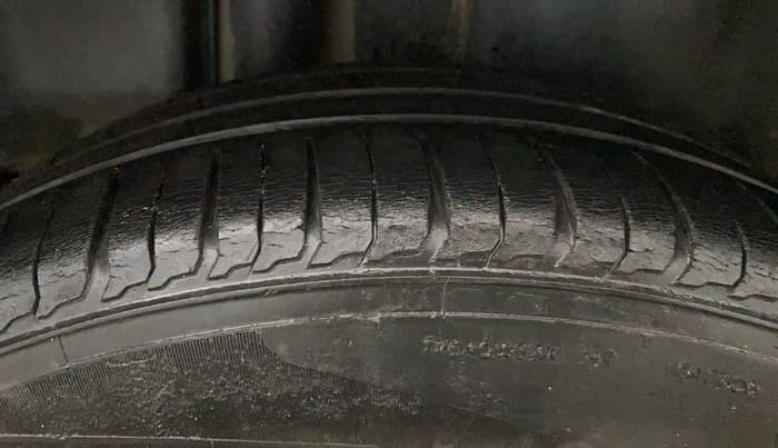 2016 Maruti Ciaz VDI+ SHVS, Diesel, Manual, 79,947 km, Right Rear Tyre Tread