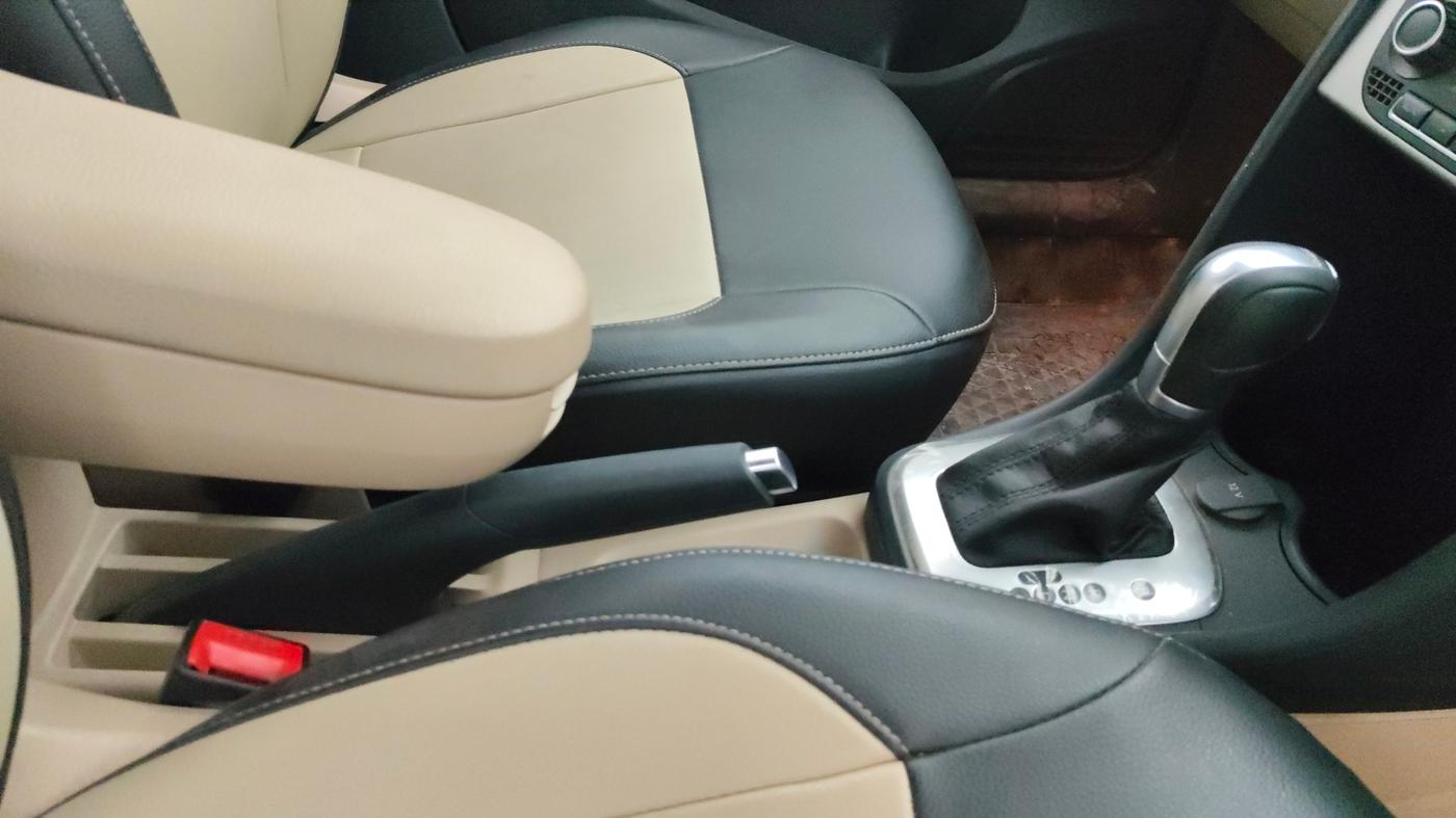 2017 Volkswagen Ameo HIGHLINE PLUS 1.5L AT 16 ALLOY, Diesel, Automatic, 1,41,466 km, Gear Lever