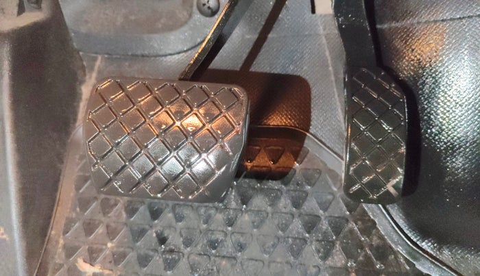 2017 Volkswagen Ameo HIGHLINE PLUS 1.5L AT 16 ALLOY, Diesel, Automatic, 1,44,864 km, Pedals