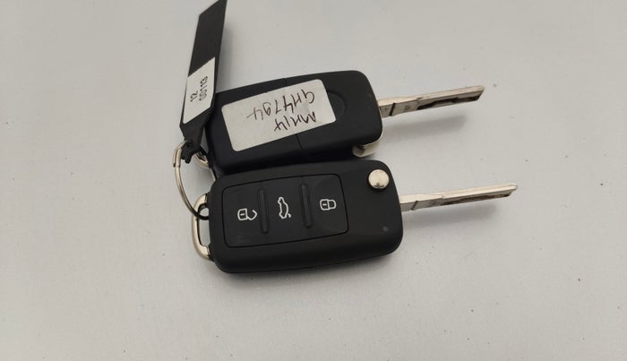 2017 Volkswagen Ameo HIGHLINE PLUS 1.5L AT 16 ALLOY, Diesel, Automatic, 1,44,864 km, Key Close Up