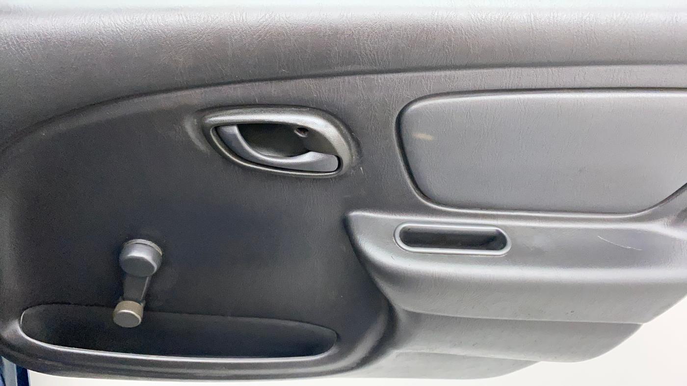 2011 Maruti Alto LXI, Petrol, Manual, 29,694 km, Driver Side Door Panels Control