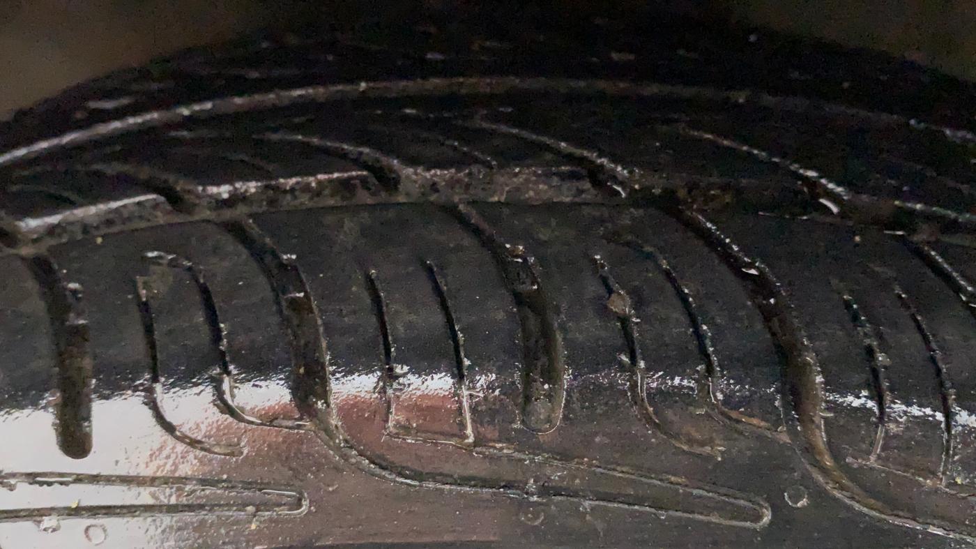 2011 Maruti Alto LXI, Petrol, Manual, 29,694 km, Left Front Tyre Tread