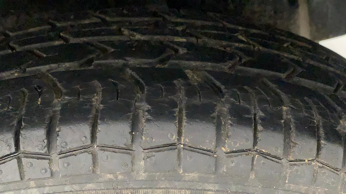 2010 Maruti Swift LXI, Petrol, Manual, 40,949 km, Left Rear Tyre Tread