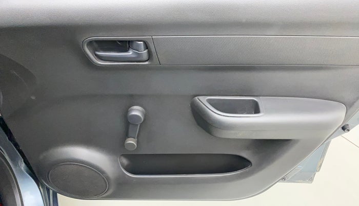 2010 Maruti Swift LXI, Petrol, Manual, 40,949 km, Driver Side Door Panels Control
