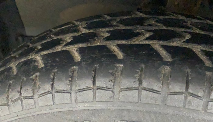 2010 Maruti Swift LXI, Petrol, Manual, 40,949 km, Left Front Tyre Tread