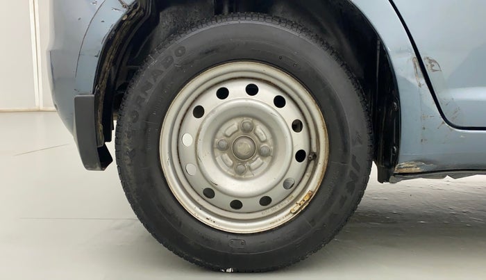 2010 Maruti Swift LXI, Petrol, Manual, 40,949 km, Right Rear Wheel
