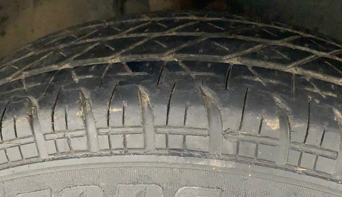 2010 Maruti Swift LXI, Petrol, Manual, 40,949 km, Right Front Tyre Tread