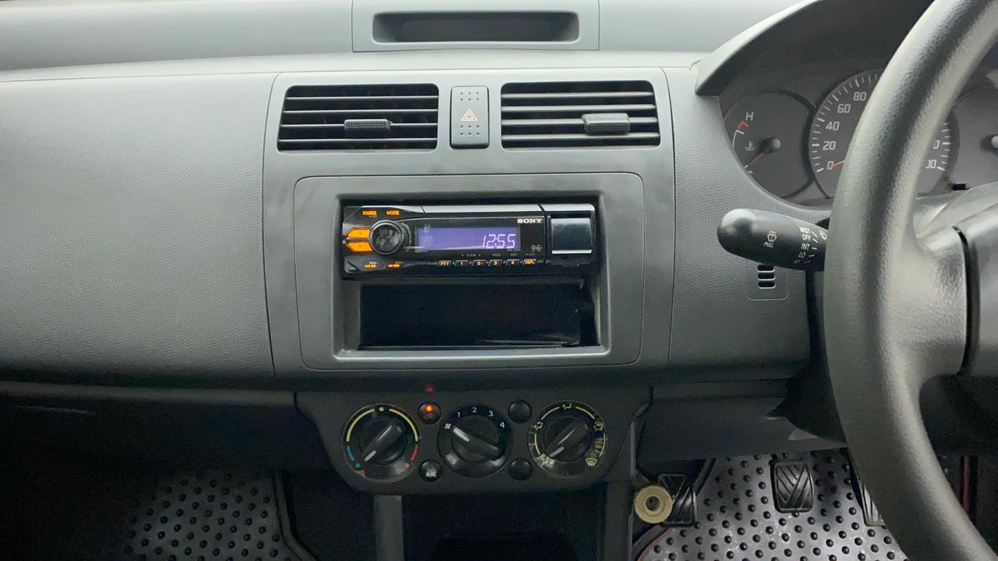 2010 Maruti Swift LXI, Petrol, Manual, 40,949 km, Air Conditioner
