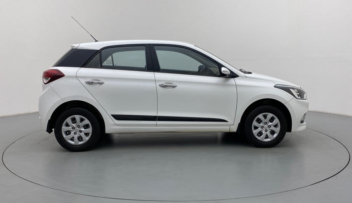 2015 Hyundai Elite i20 SPORTZ 1.2, Petrol, Manual, 70,095 km, Right Side View