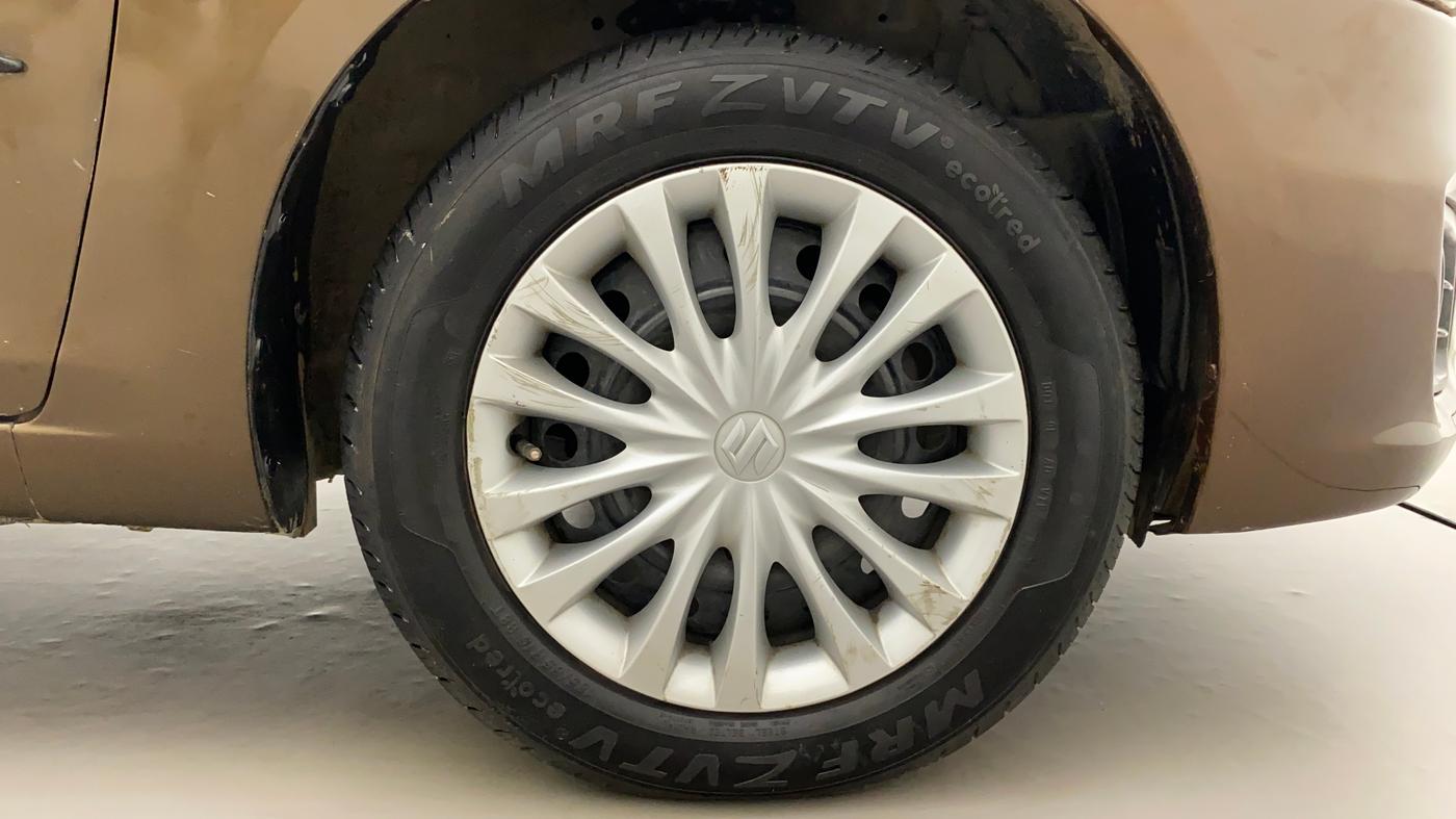2016 Maruti Ciaz VXI (O), Petrol, Manual, 79,851 km, Right Front Wheel
