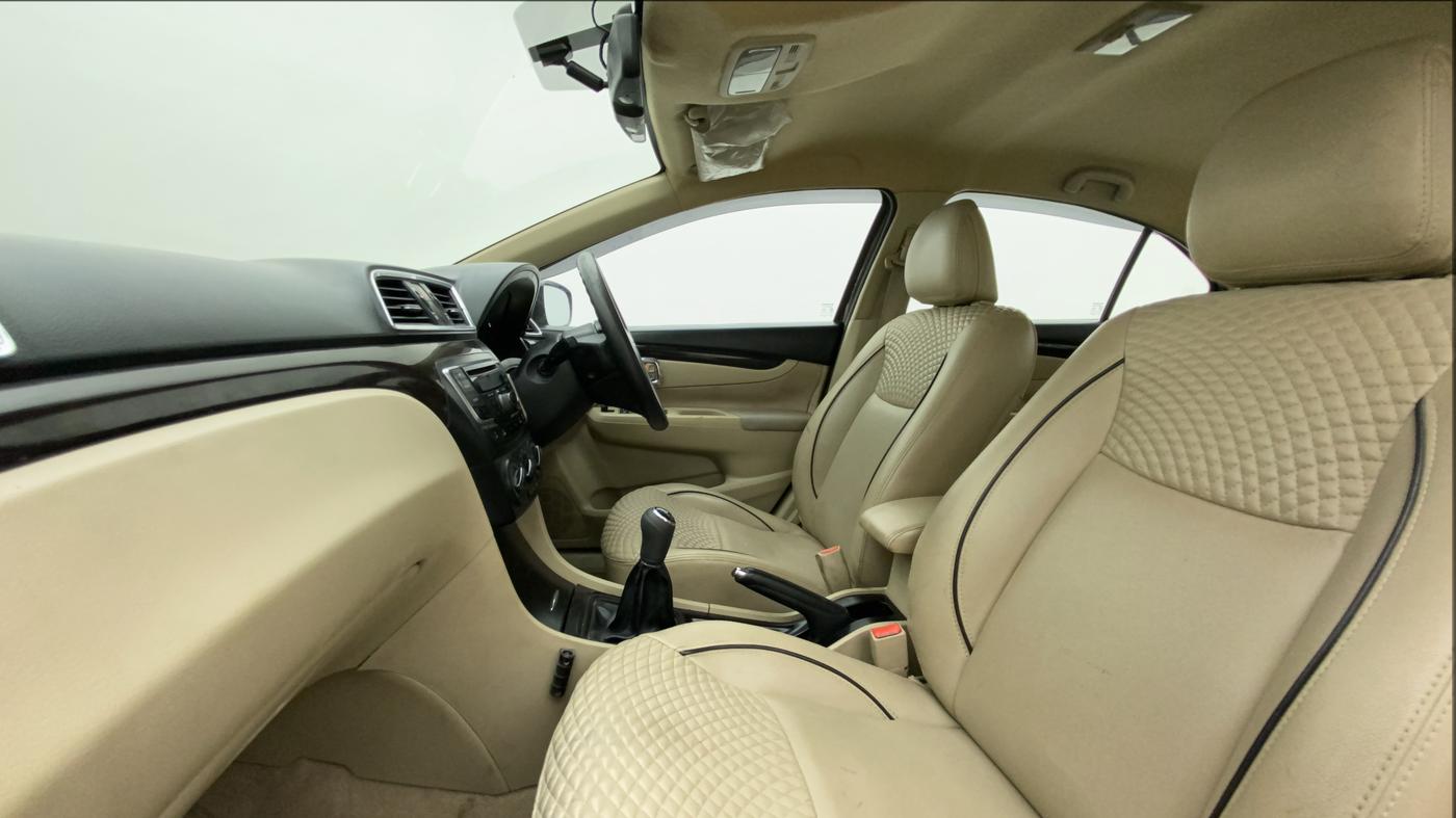 2016 Maruti Ciaz VXI (O), Petrol, Manual, 79,851 km, Right Side Front Door Cabin