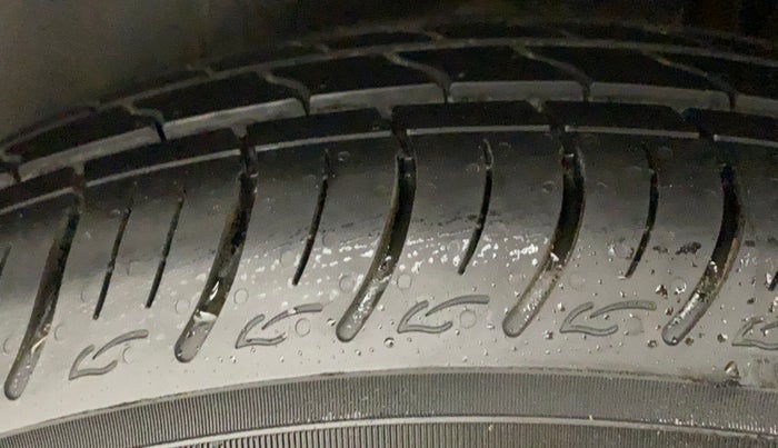 2016 Maruti Ciaz VXI (O), Petrol, Manual, 79,851 km, Left Rear Tyre Tread