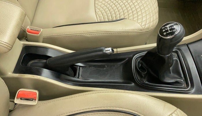 2016 Maruti Ciaz VXI (O), Petrol, Manual, 79,851 km, Gear Lever