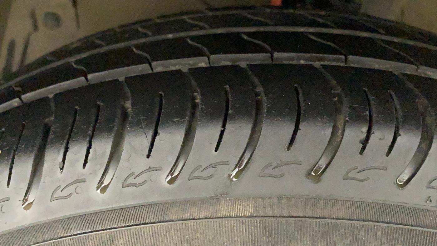 2016 Maruti Ciaz VXI (O), Petrol, Manual, 79,851 km, Left Front Tyre Tread