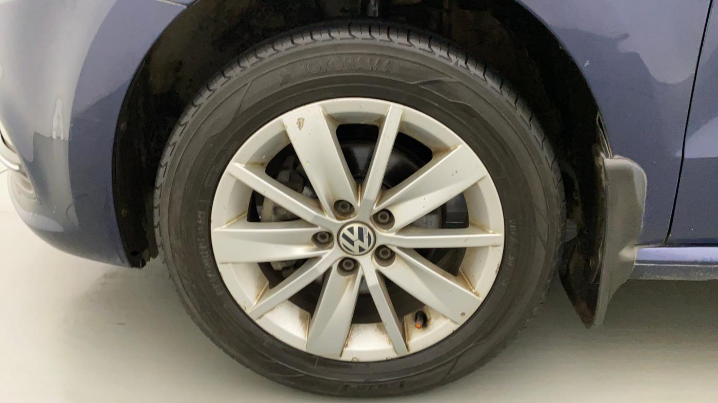 2015 Volkswagen Polo HIGHLINE1.2L, CNG, Manual, 61,139 km, Left Front Wheel