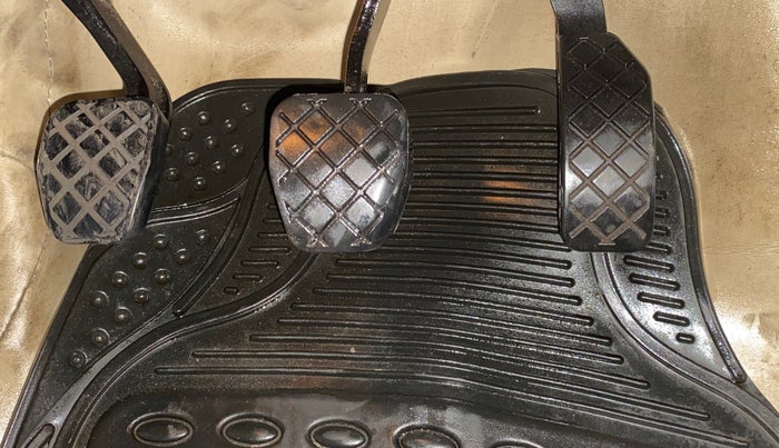 2015 Volkswagen Polo HIGHLINE1.2L, CNG, Manual, 61,139 km, Pedals